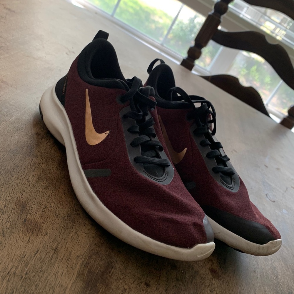 Nike Flex Experience 8, Maroon. Runs a little small